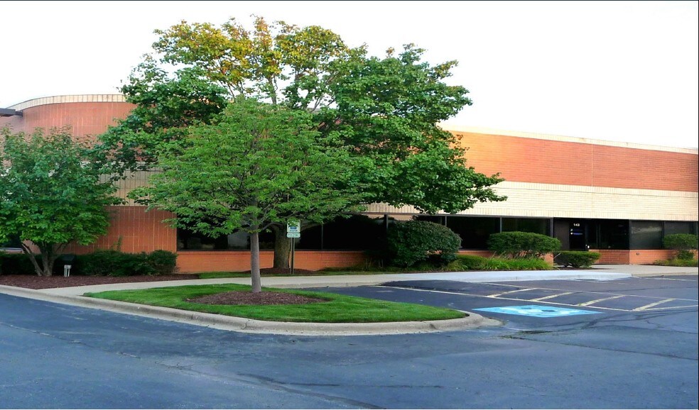 More Photos Of 141-161 Covington Dr, Bloomingdale Light Manufacturing For Lease