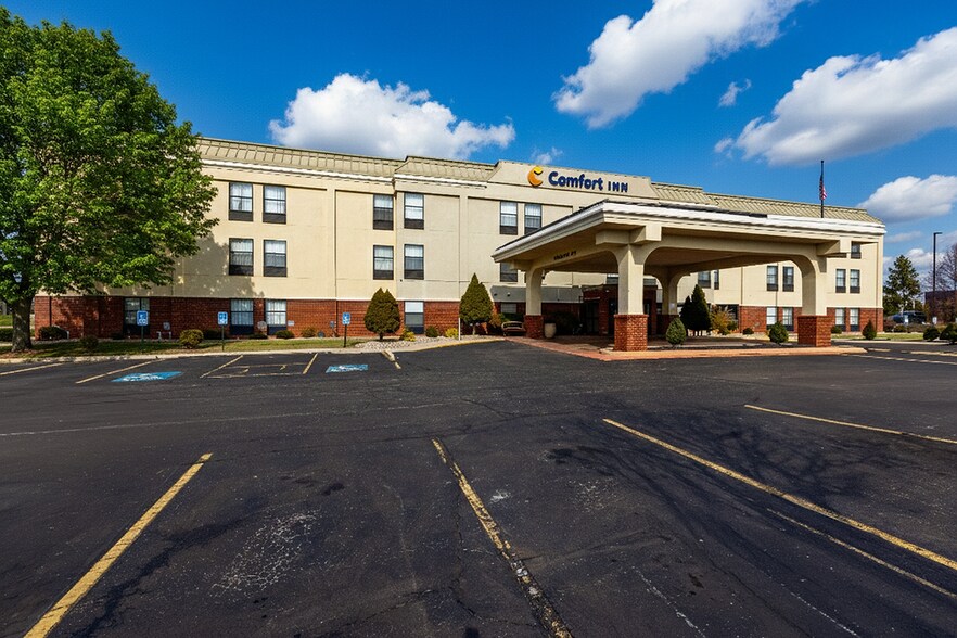 More Photos Of 4640 Creek Rd, Blue Ash Hotel For Sale