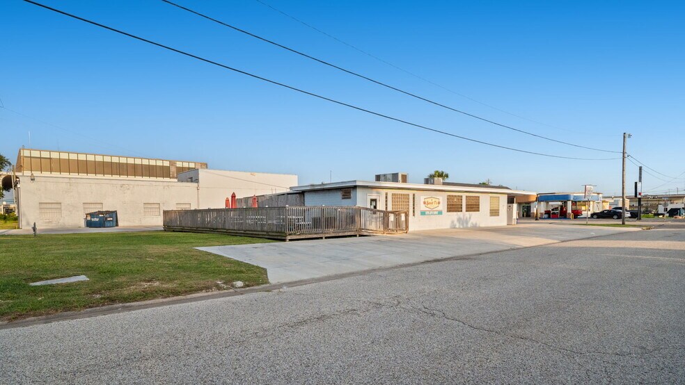 More Photos Of 230 W 2nd St, Freeport Restaurant For Sale