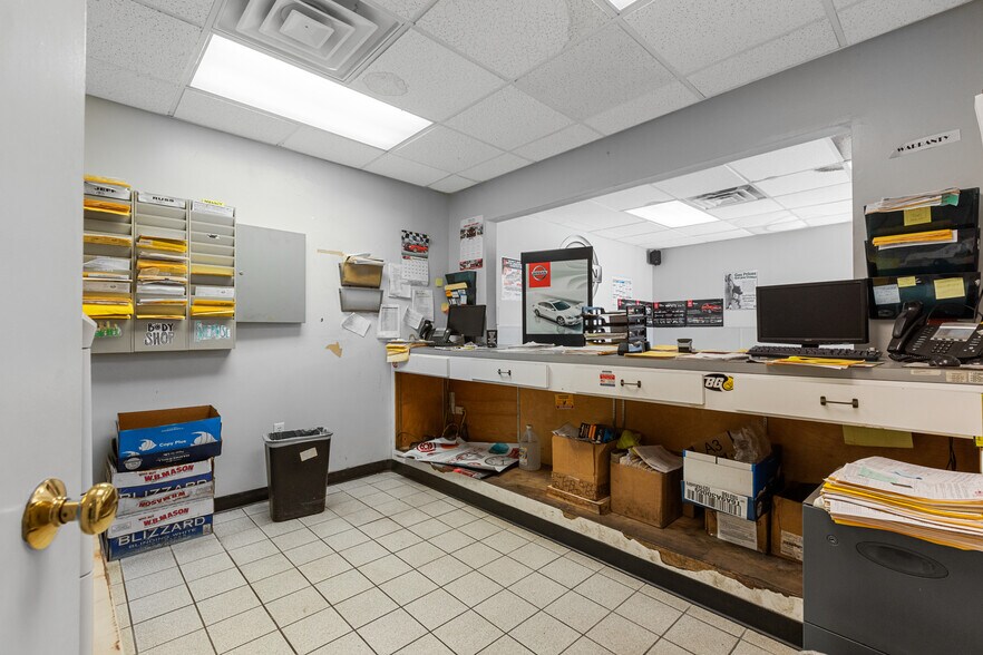 More Photos Of 805 Lafayette Ave, Hawthorne Auto Repair For Sale