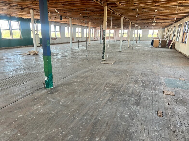 More Photos Of 1305 S 1st St, Abilene General Retail For Sale