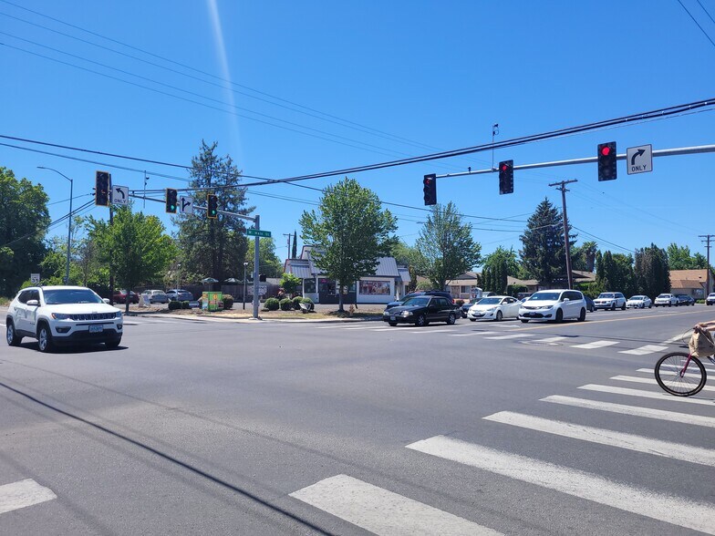 More Photos Of 1605 W Main St, Medford Fast Food For Sale