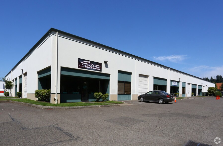 More Photos Of 302-376 NE 219th Ave, Gresham Light Manufacturing For Lease