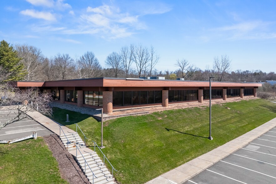More Photos Of 860 N Main Street Ext, Wallingford Office For Sale