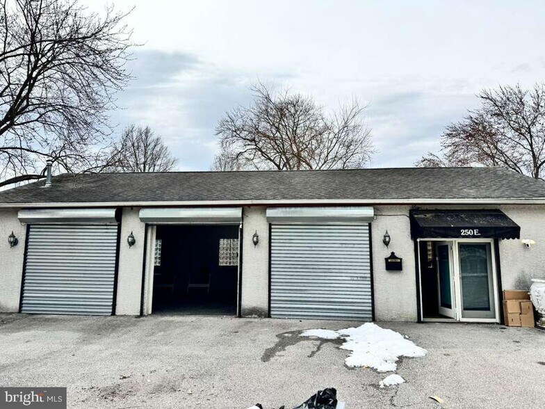 More Photos Of 250 E Cleveland Ave, Norwood Light Distribution For Sale