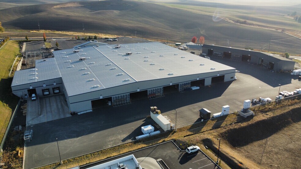 More Photos Of 400 SE Fairmount Dr, Pullman Department Store For Sale