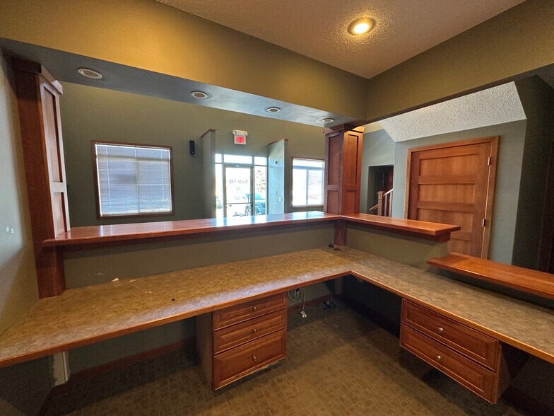 More Photos Of 7945 Stone Creek Dr, Chanhassen Medical For Lease