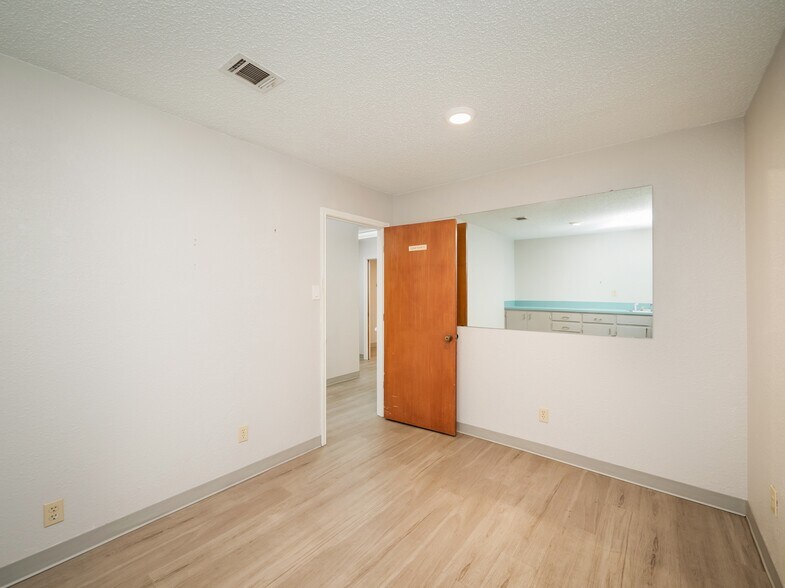 More Photos Of 4409 Menchaca Rd, Austin Medical For Sale