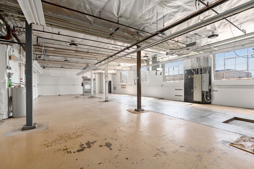More Photos Of 109 Talcott Rd, West Hartford Manufacturing For Sale