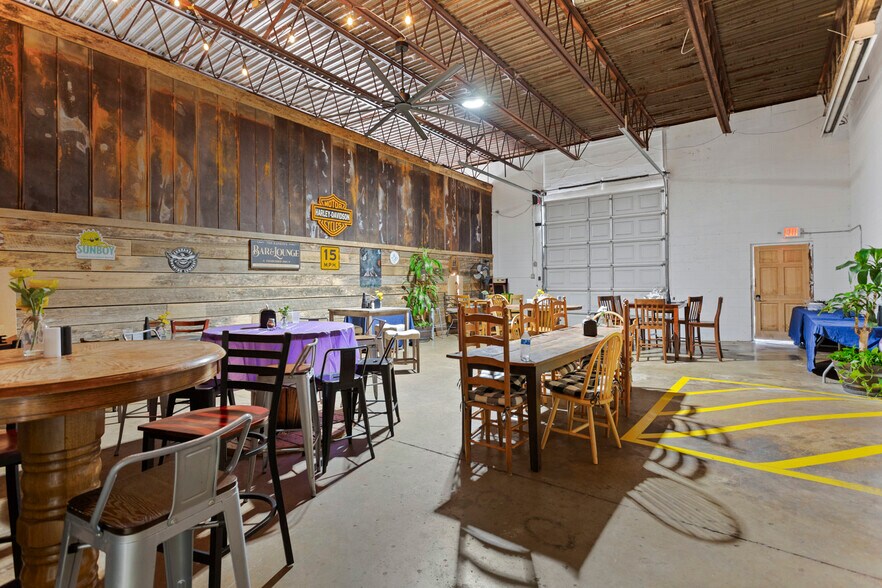 More Photos Of 400 W Main St, Walhalla General Retail For Lease