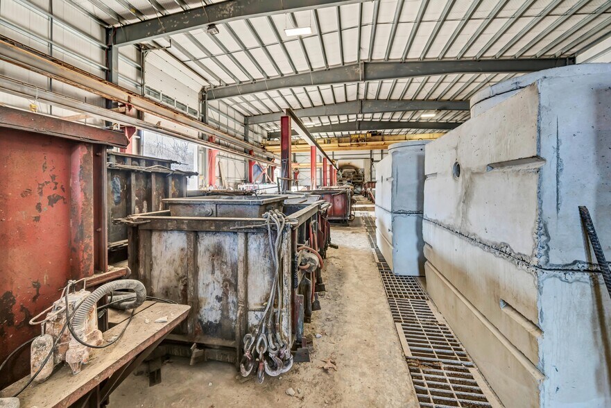 More Photos Of 41 Padanaram Rd, Danbury Manufacturing For Sale