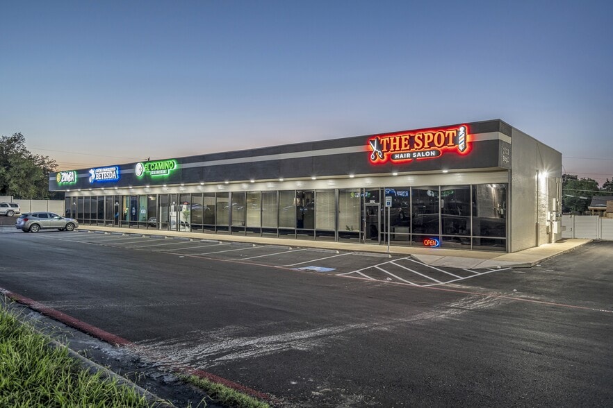 More Photos Of 104 N Peachtree Rd, Mesquite Storefront For Sale