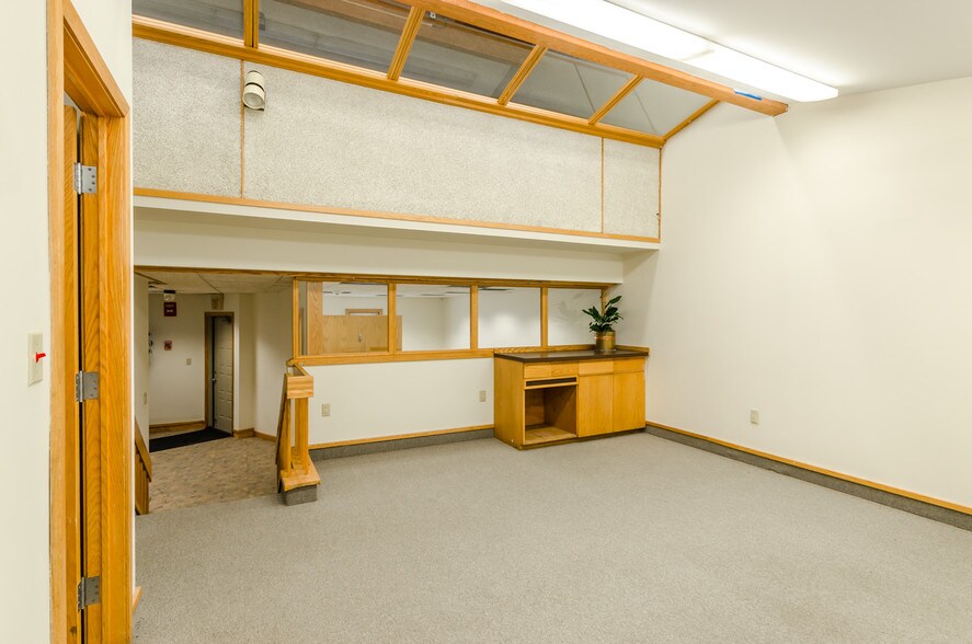 More Photos Of 40-60 Beechwood Dr, North Andover Loft Creative Space For Lease