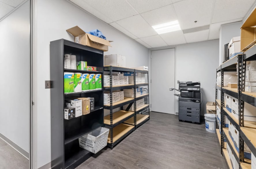 More Photos Of 3155 W big beaver Rd, Troy Office For Lease