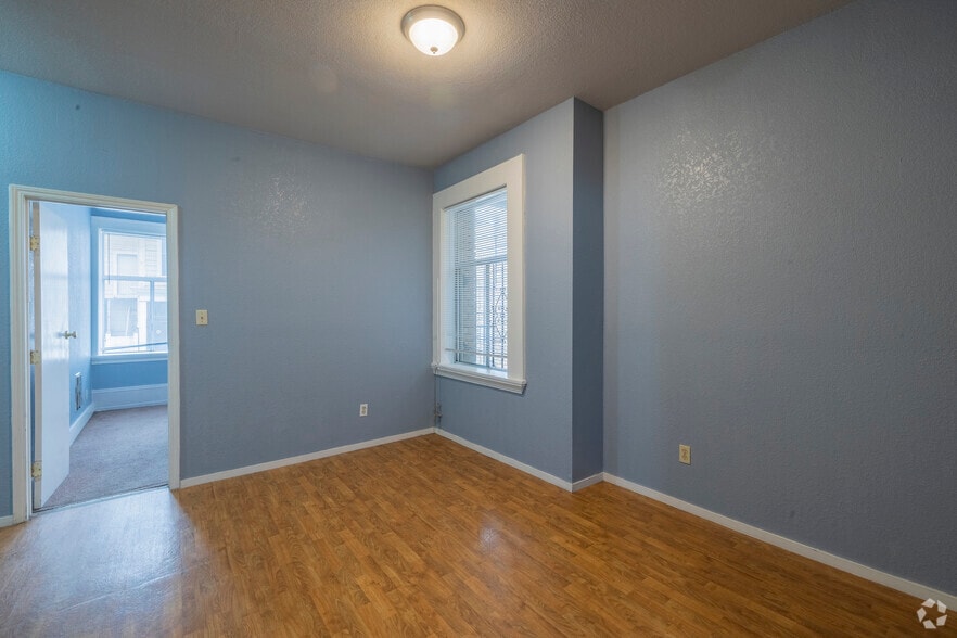 More Photos Of 498 25th St, Oakland Apartments For Sale