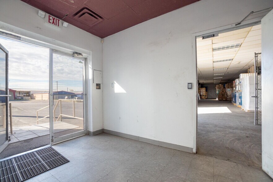 More Photos Of 1049-1051 Eastside Rd, El Paso Distribution For Lease