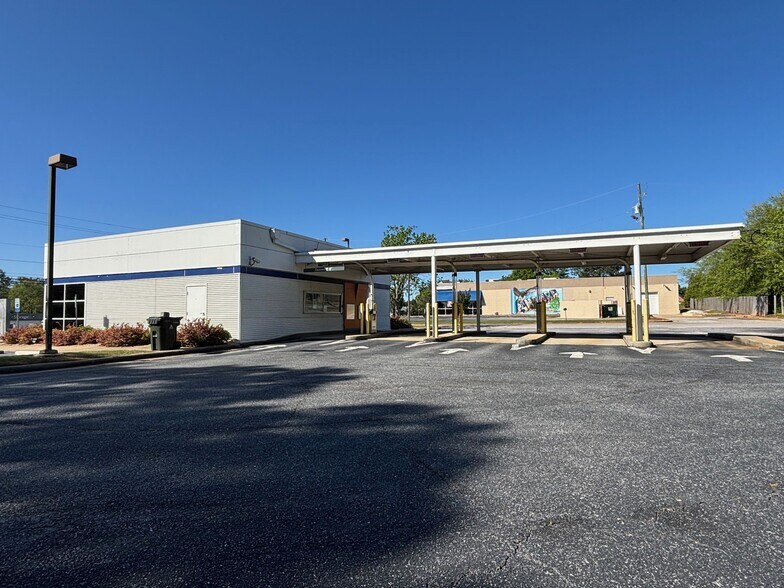 More Photos Of 1433 Opelika Rd, Auburn Bank For Lease