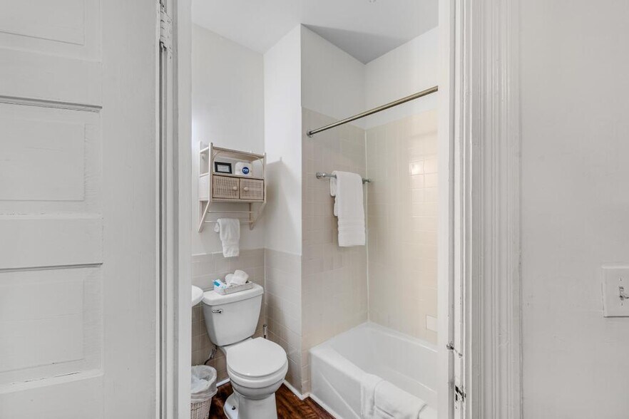 More Photos Of 252 Seavy St, Senoia Hospitality For Sale