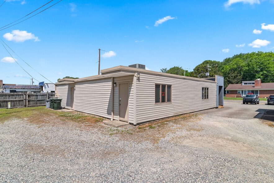 More Photos Of 1326 E Pembroke Ave, Hampton Office For Sale