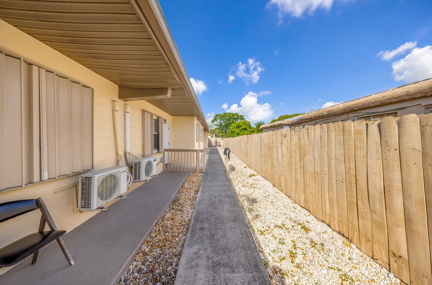 More Photos Of 223 SW 5th Ct, Deerfield Beach Multifamily For Sale
