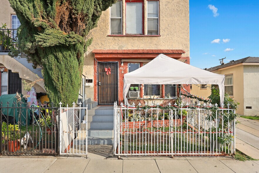 More Photos Of 960 Simmons Ave, Los Angeles Apartments For Sale
