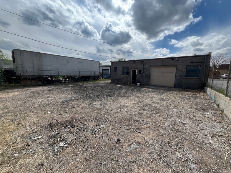 More Photos Of 1940 S Bannock St, Denver Service For Lease