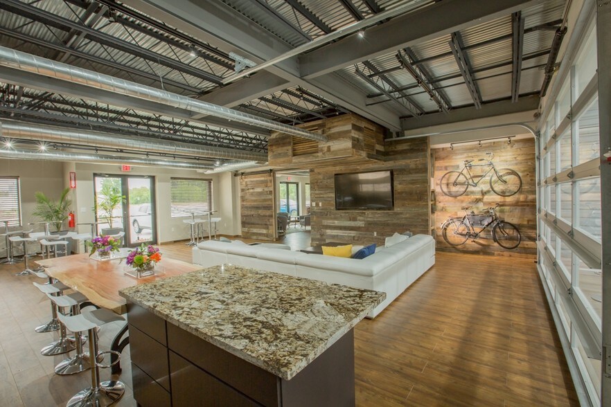 More Photos Of 1310 Rayford Park Rd, Spring Flex For Lease