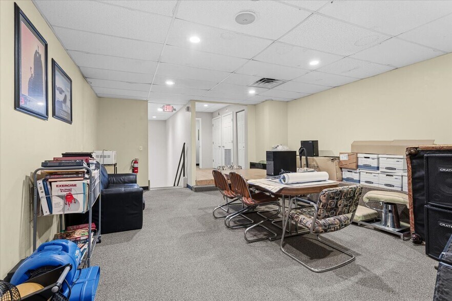 More Photos Of 15043 Main St, Alachua Showroom For Sale