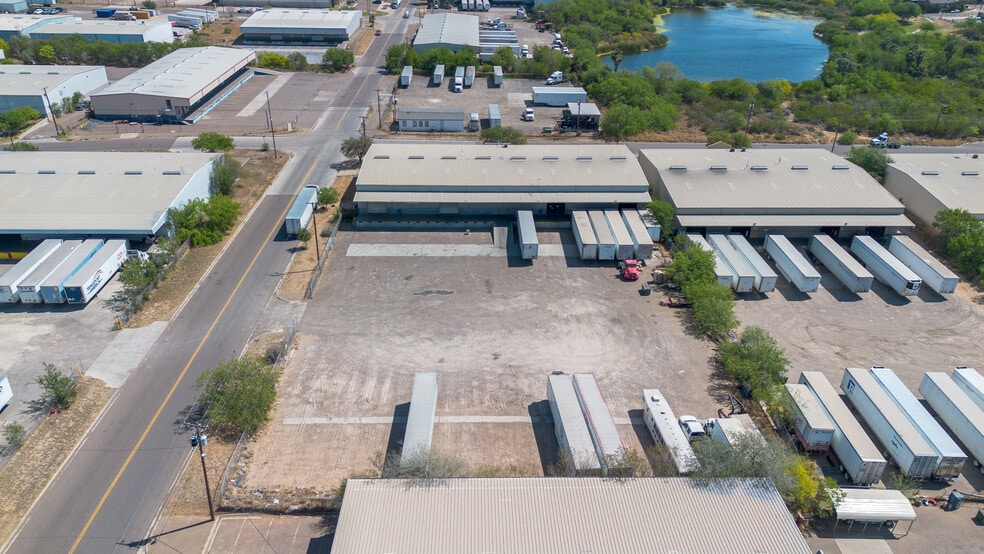 More Photos Of 14112 Business Ave, Laredo Warehouse For Lease