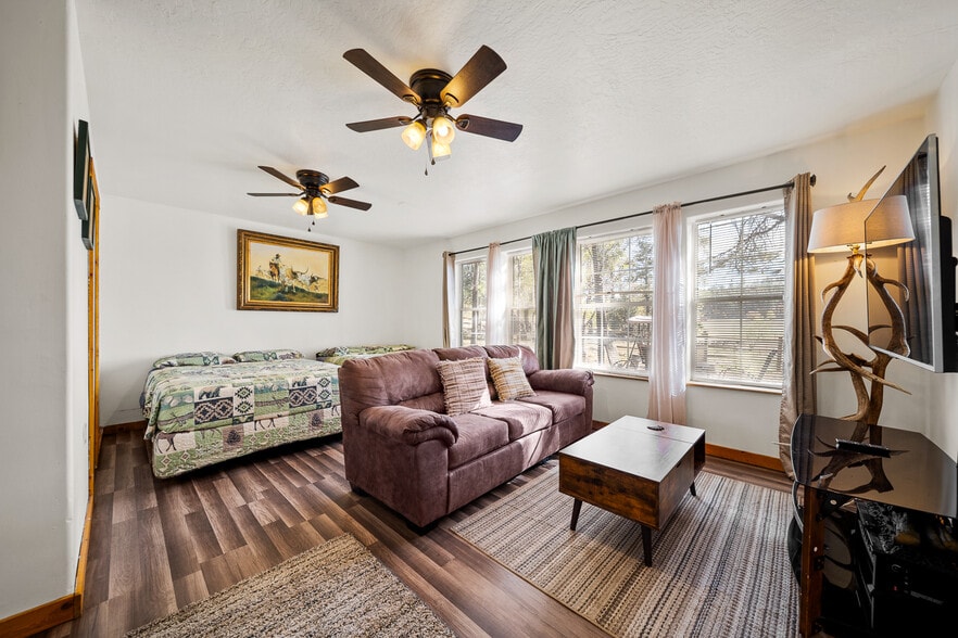 More Photos Of 2089 E White Mountain Blvd, Pinetop Hotel For Sale