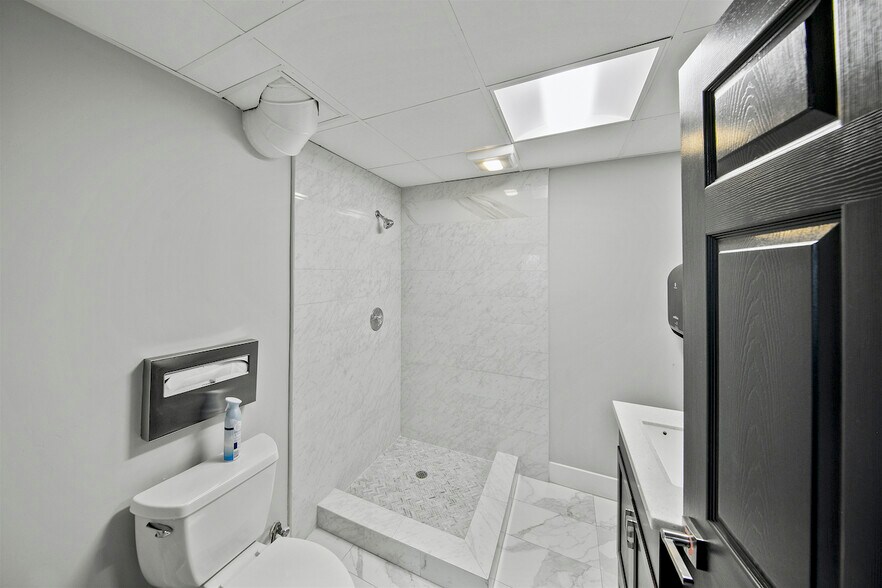 More Photos Of 7542 Trade St, San Diego Manufacturing For Lease