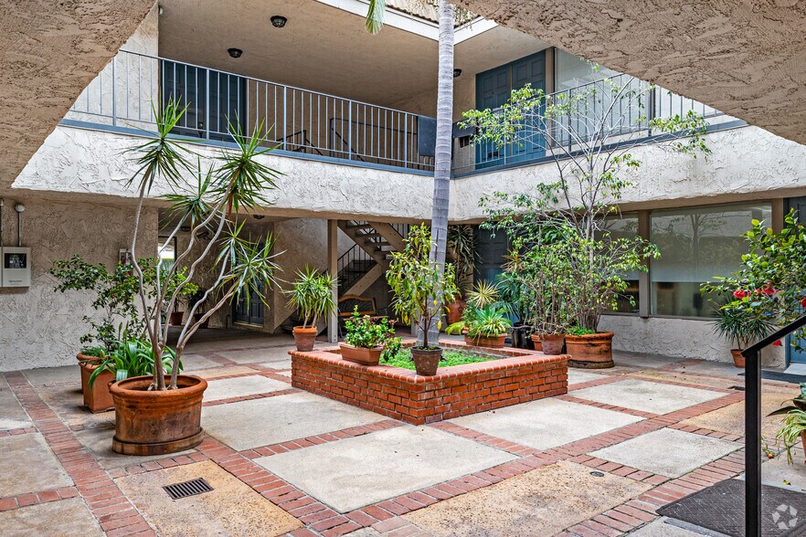 More Photos Of 3205 Ocean Park Blvd, Santa Monica Loft Creative Space For Lease