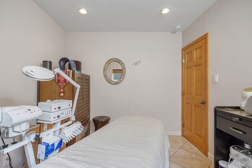 More Photos Of 1817 Euclid St, Santa Monica Apartments For Sale