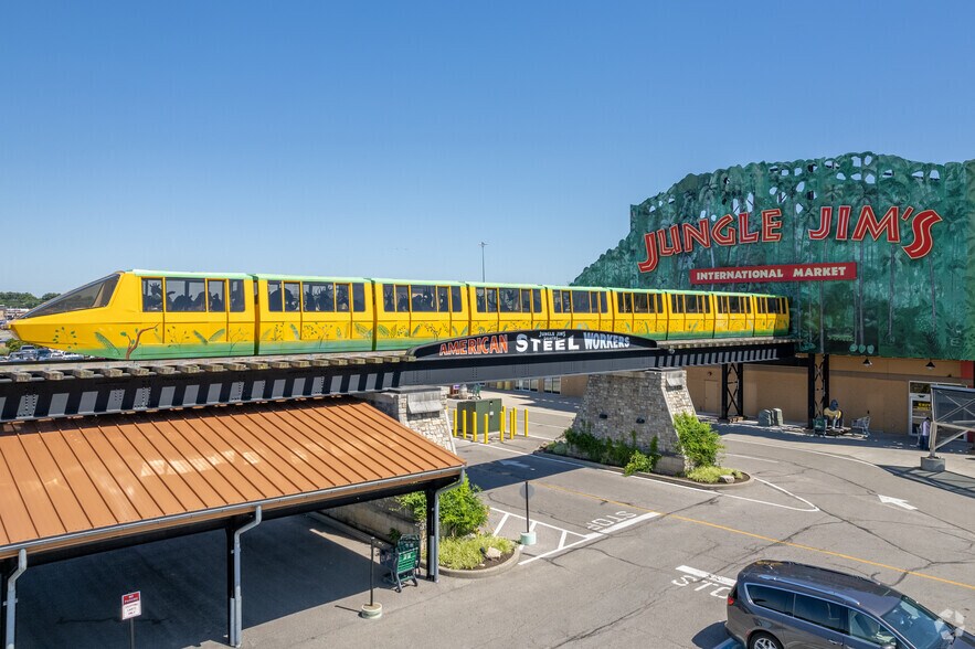 More Photos Of 4450 Eastgate Blvd, Cincinnati General Retail For Lease