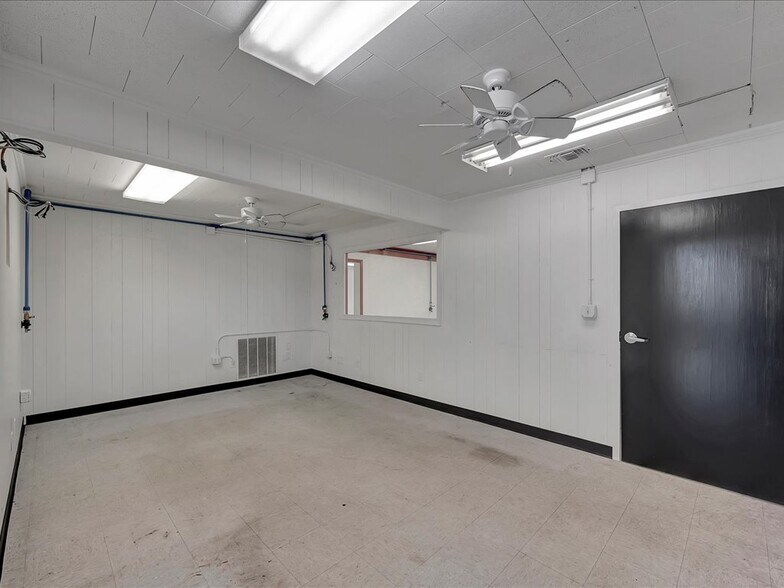 More Photos Of 3804 South St, Nacogdoches Warehouse For Sale