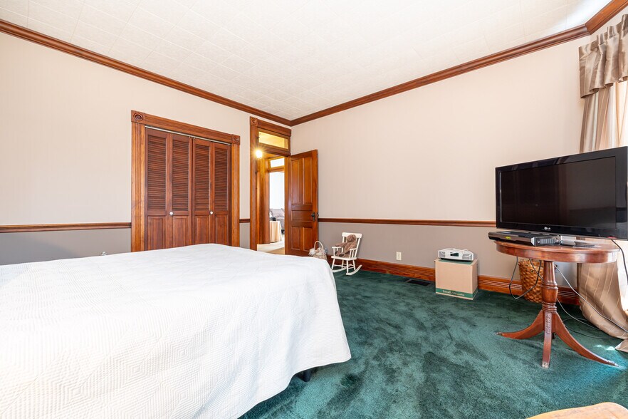 More Photos Of 103 N Boggs St, De Graff Specialty For Sale