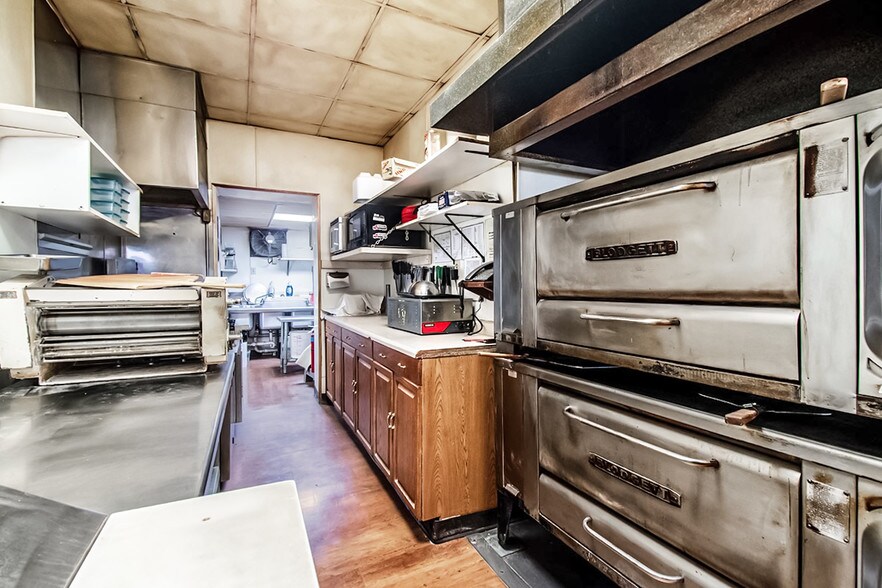 More Photos Of 134 S Main St, Oregon Restaurant For Sale