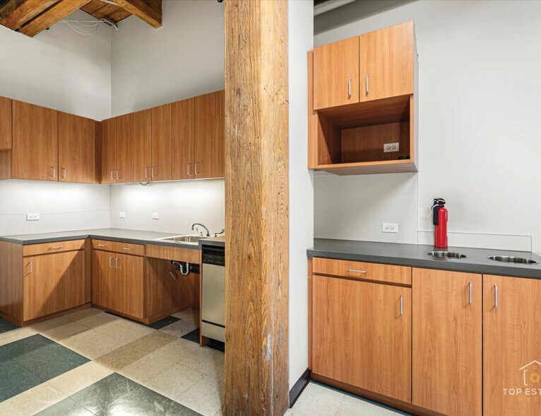 More Photos Of 216 S Jefferson St, Chicago Loft Creative Space For Sale