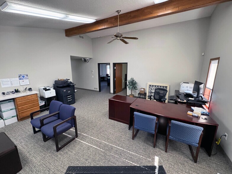 More Photos Of 5437 212th St W, Farmington Office For Lease