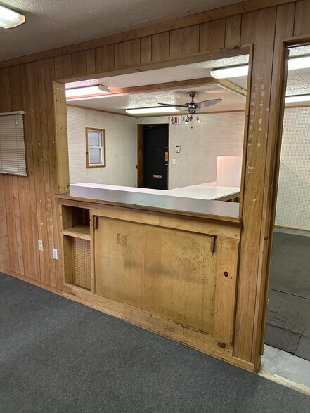 More Photos Of 22 Enterprise Ct, Fredericksburg Warehouse For Sale