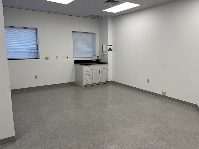 More Photos Of 16 Commercial St, Branford Research And Development For Lease