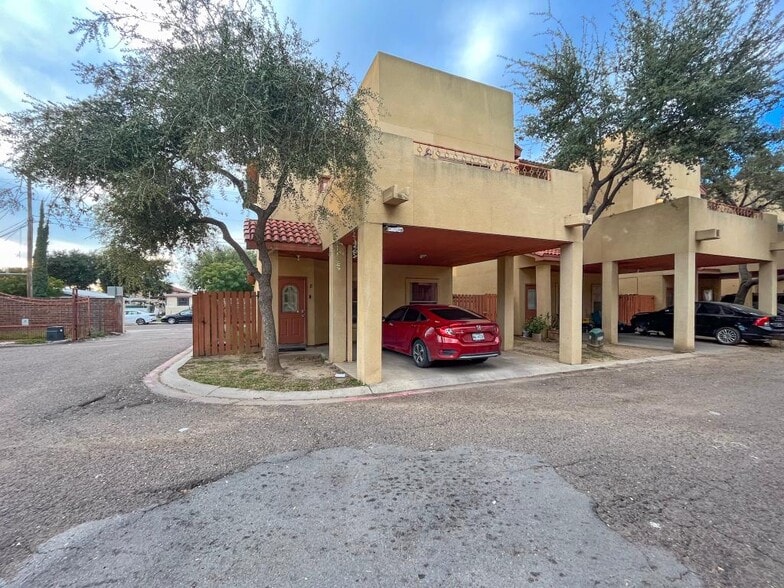 More Photos Of 101 E Calton Rd, Laredo Apartments For Sale