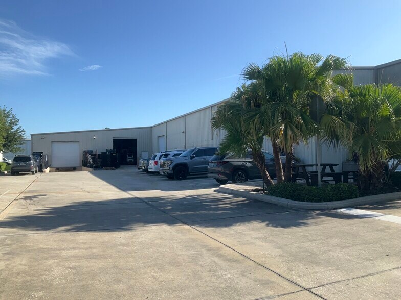 More Photos Of 11607 Prospect Dr, Odessa Manufacturing For Sale
