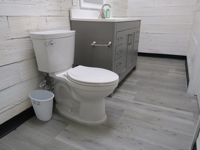 More Photos Of 5707 Schumacher Ln, Houston Auto Dealership For Lease