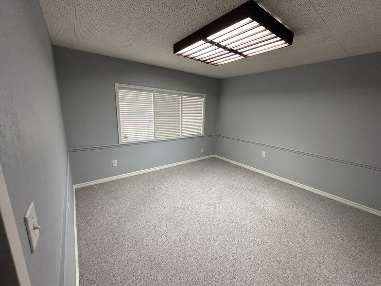 More Photos Of 6100 N Nebraska Ave, Tampa Office For Lease