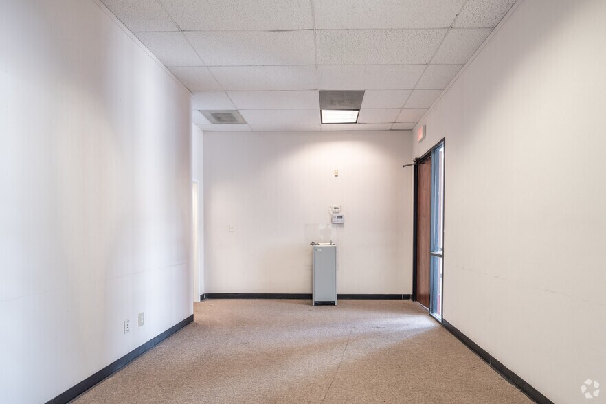 More Photos Of 12501-12607 Gulf Fwy, Houston Unknown For Lease