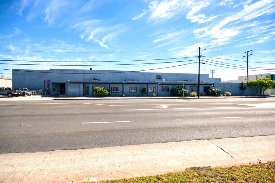 More Photos Of 5928 S Garfield Ave, Commerce Manufacturing For Lease