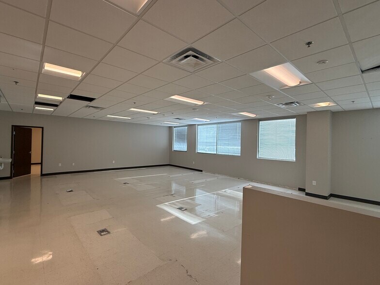More Photos Of 1701 Veterans Dr, Florence Hospital For Lease