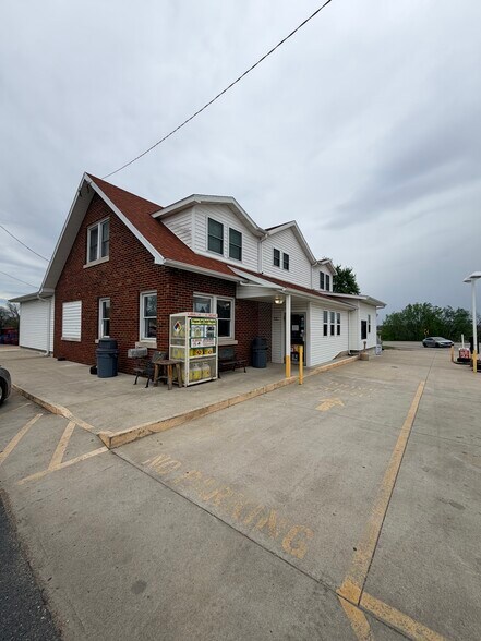 More Photos Of 201 S Highway 63, Freeburg Convenience Store For Sale