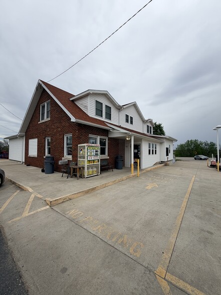 More Photos Of 201 S Highway 63, Freeburg Convenience Store For Sale